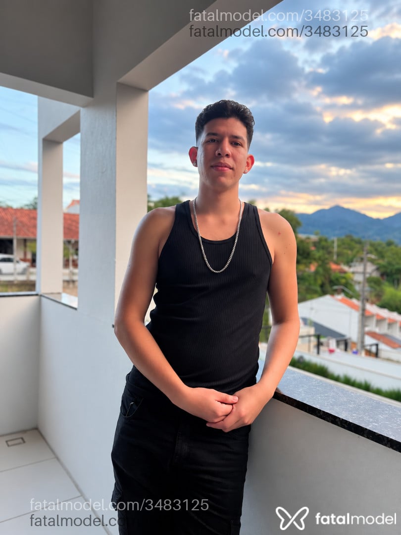 Acompanhante homem com cabelo castanho de olhos castanhos - Luiz Henrique Acompanhante homem com cabelo castanho de olhos castanhos - Luiz Henrique