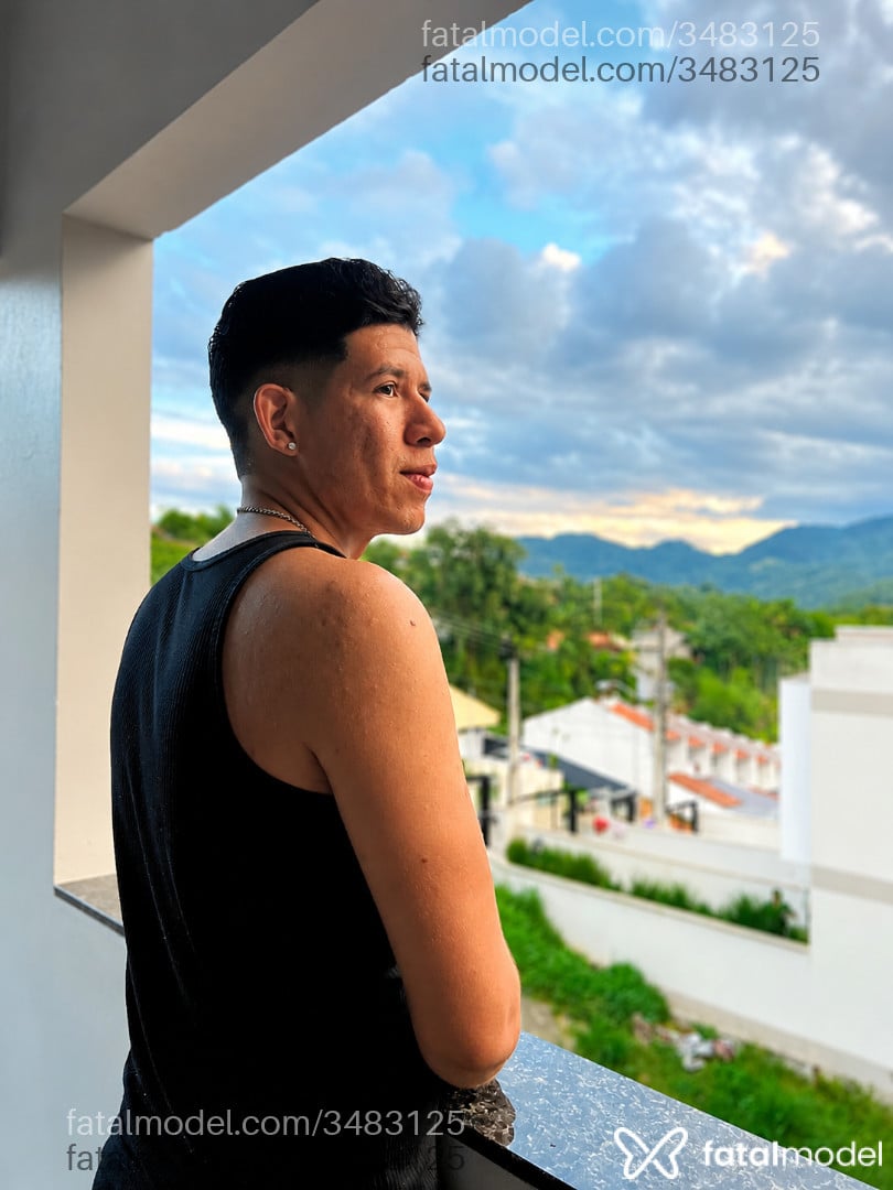 Acompanhante homem com cabelo castanho de olhos castanhos - Luiz Henrique Acompanhante homem com cabelo castanho de olhos castanhos - Luiz Henrique