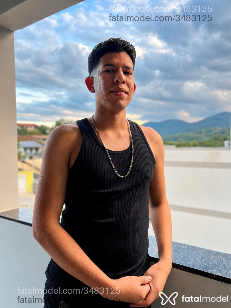 Acompanhante homem com cabelo castanho de olhos castanhos - Luiz Henrique Acompanhante homem com cabelo castanho de olhos castanhos - Luiz Henrique