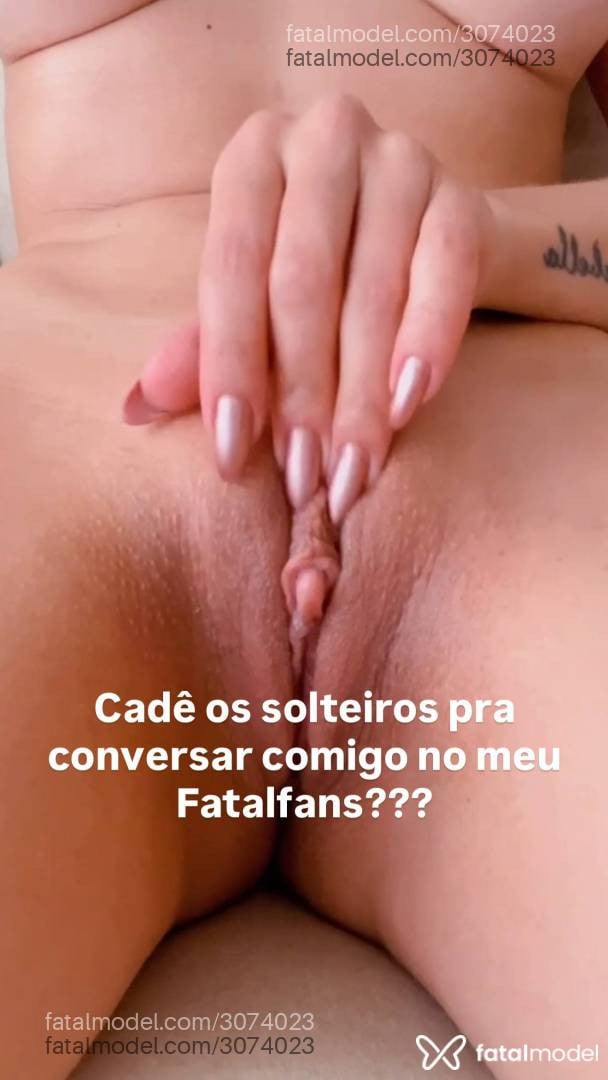 Acompanhante mulher loira (o) de olhos verdes - Arlequina