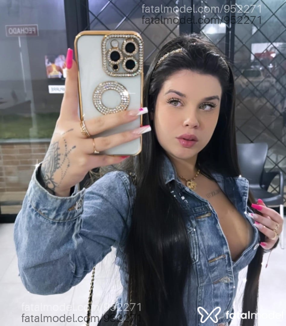 Acompanhante mulher com cabelo castanho de olhos azuis - Naty