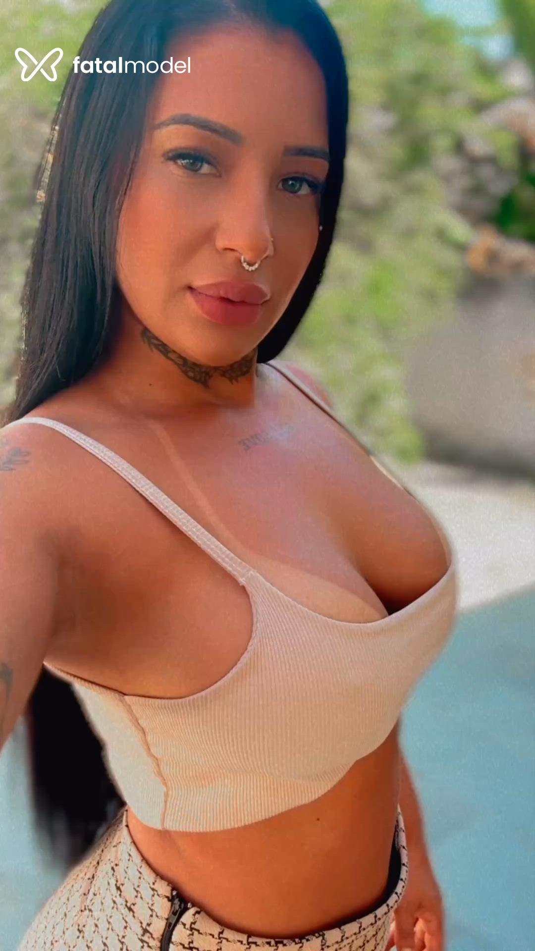 Acompanhante mulher morena (o) de olhos pretos - Eloa