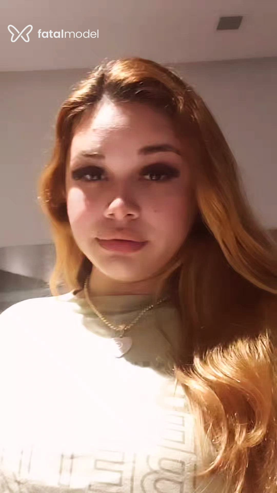 Acompanhante mulher trans ruiva (o) de olhos castanhos - Cassandra