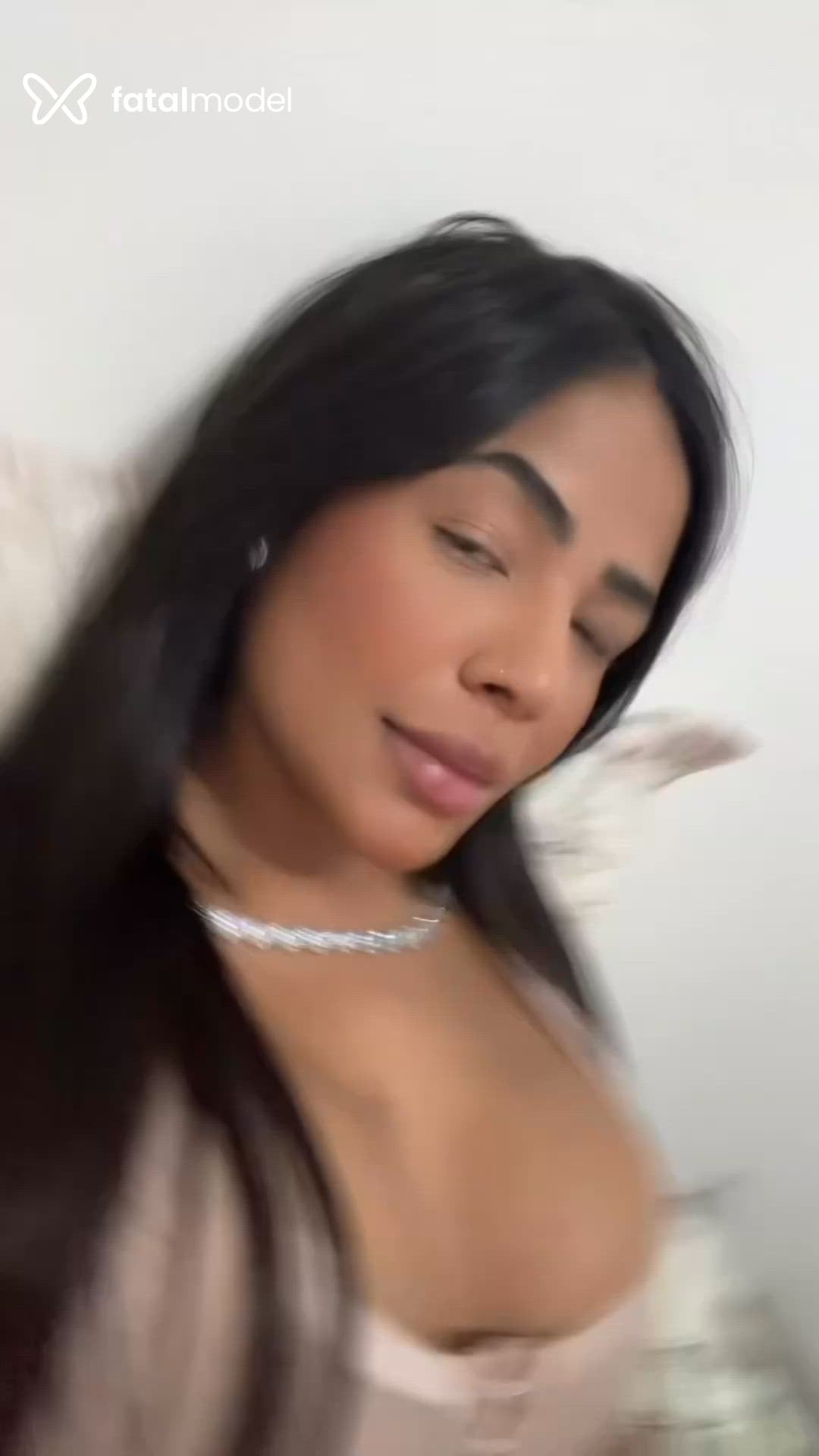 Acompanhante mulher morena (o) de olhos castanhos - Júlia Sampaio