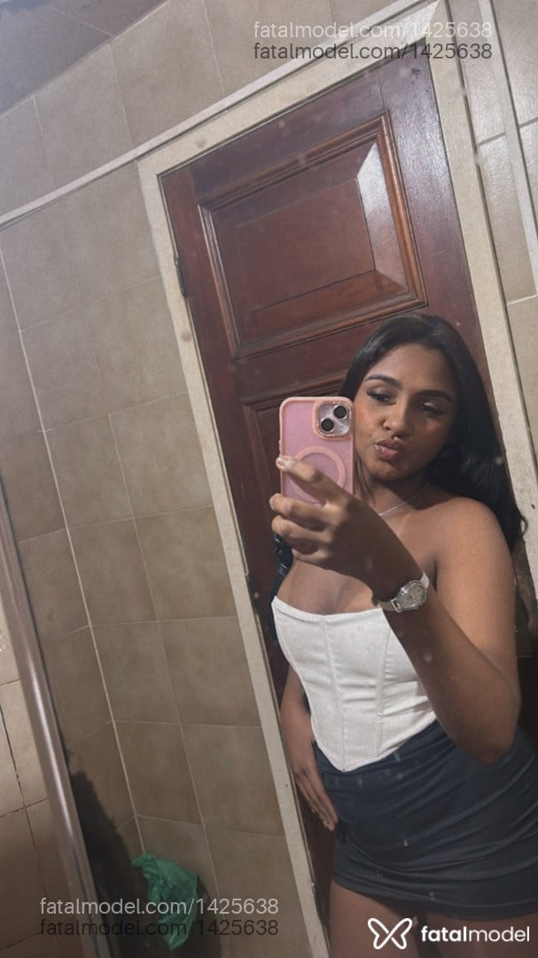 Acompanhante mulher morena (o) de olhos castanhos - Leonarda