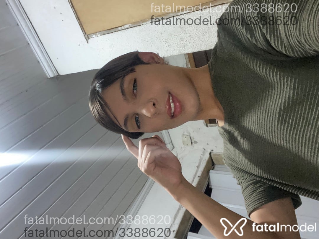 Acompanhante homem com cabelo castanho de olhos azuis - Rubyzinhaa