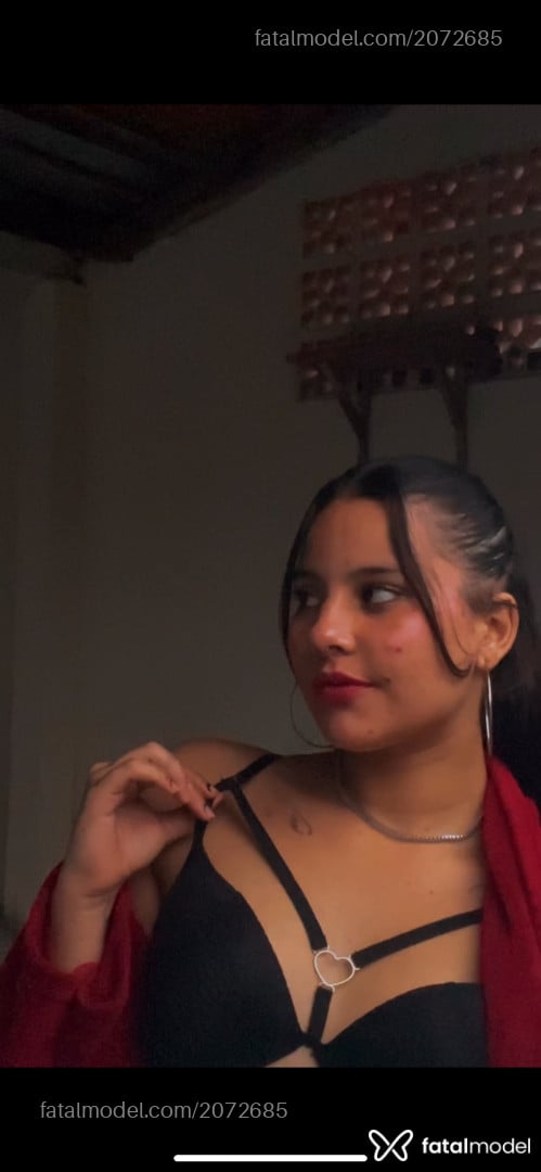 Acompanhante mulher com cabelo castanho de olhos castanhos - Aurora Niff