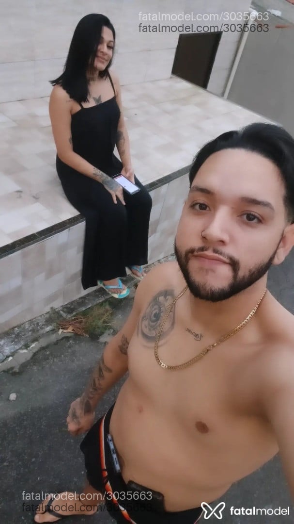 Acompanhante mulher trans morena (o) de olhos pretos - Laura