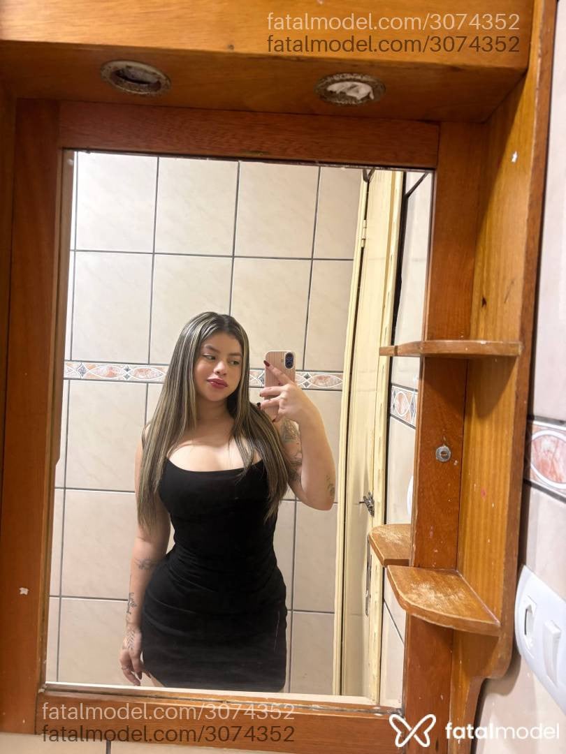 Acompanhante mulher loira (o) de olhos castanhos - Indra