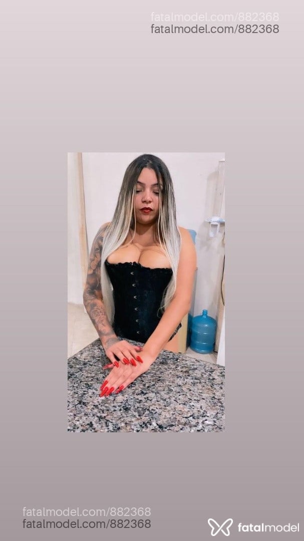 Acompanhante mulher loira (o) de olhos castanhos - Camila Ferrari
