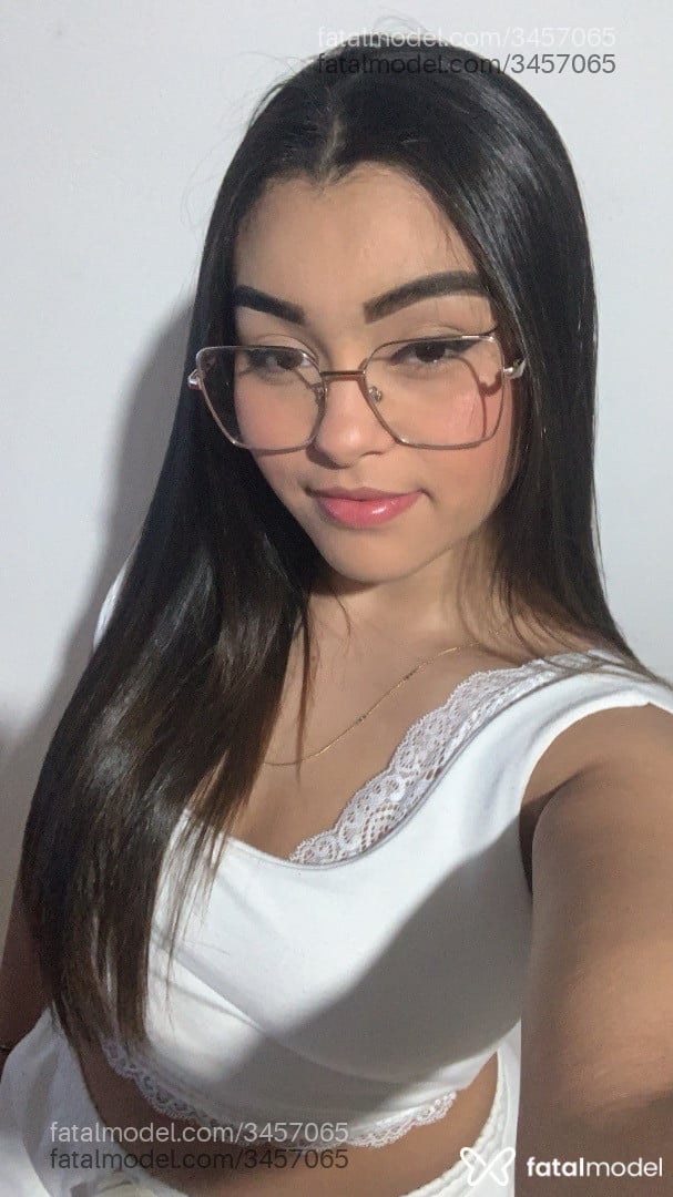 Acompanhante mulher morena (o) de olhos castanhos - Laura Campos