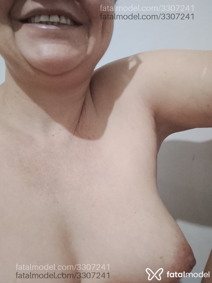 Acompanhante mulher com cabelo castanho de olhos castanhos - Janfergyn