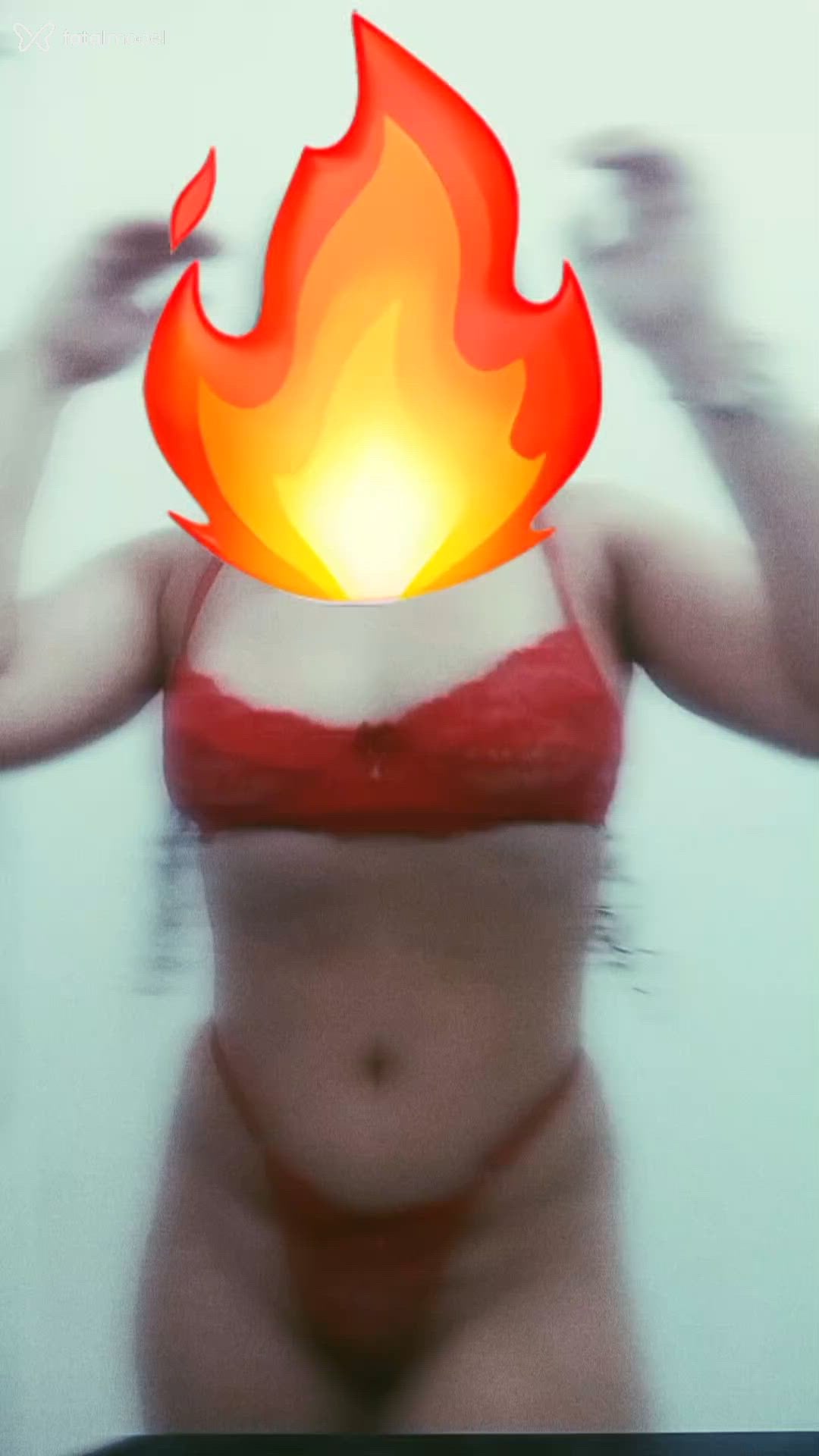 Acompanhante mulher com cabelo castanho de olhos pretos - Thainá