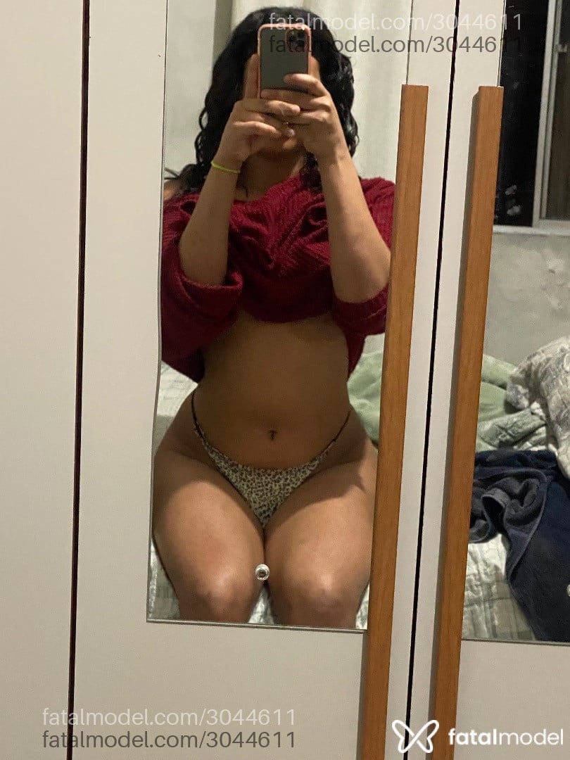Acompanhante mulher trans com cabelo castanho de olhos castanhos - Beatriz Lacerda