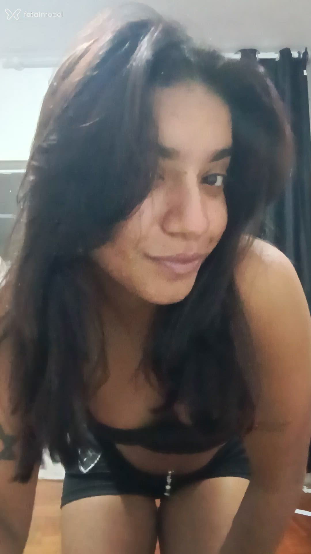 Acompanhante mulher com cabelo castanho de olhos castanhos - Luana