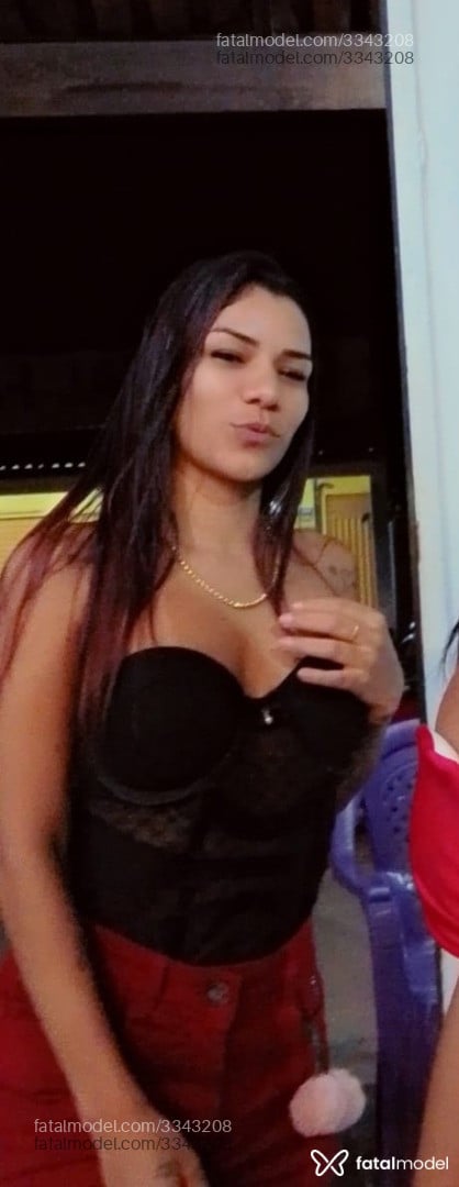 Acompanhante mulher ruiva (o) de olhos pretos - Ashylla Gabrielly