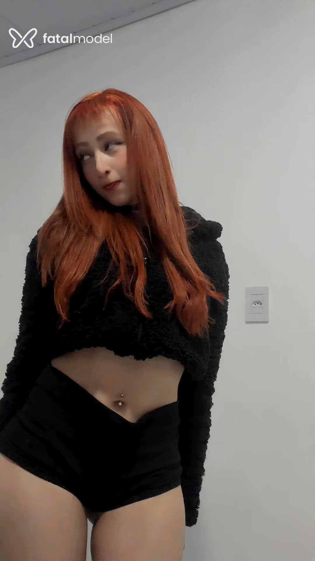 Acompanhante mulher ruiva (o) de olhos castanhos - Agata