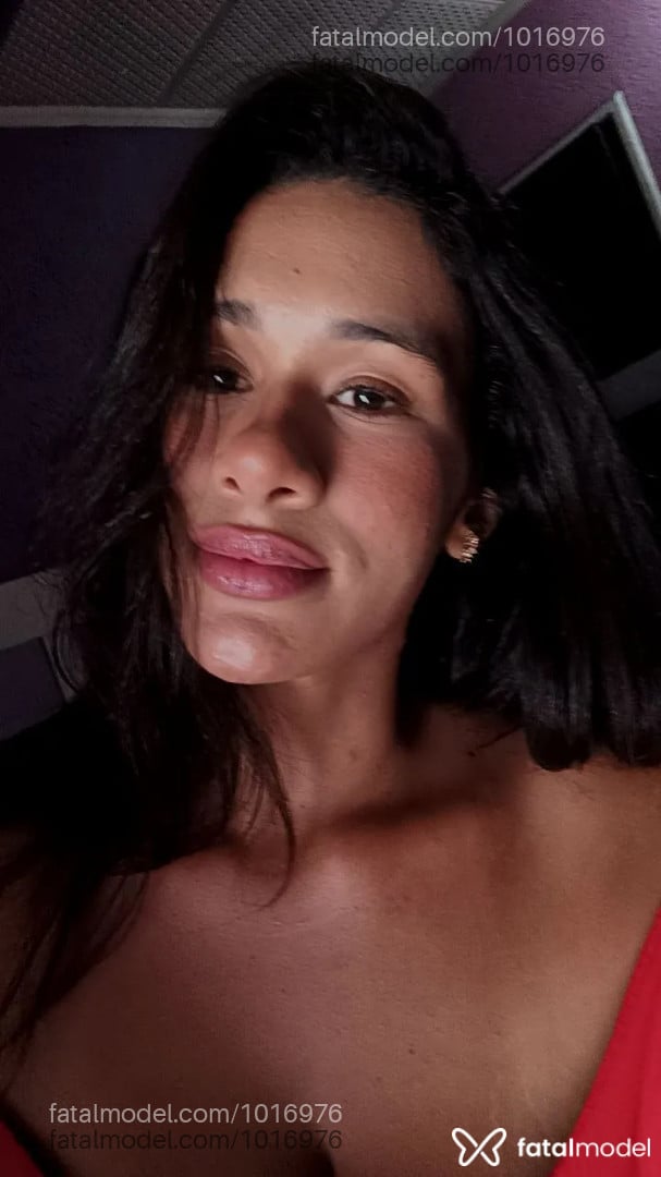 Acompanhante mulher com cabelo castanho de olhos pretos - Isabeli Garvz
