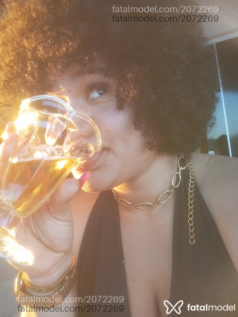 Acompanhante mulher morena (o) de olhos castanhos - Bia Leite
