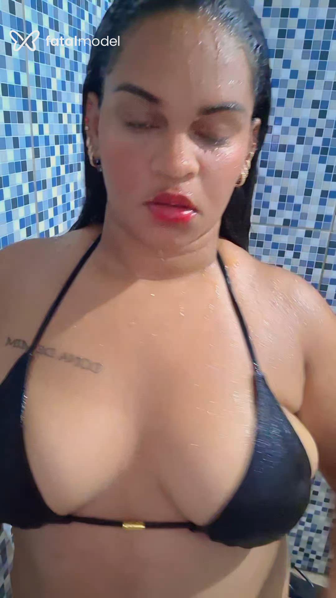 Acompanhante mulher morena (o) de olhos pretos - Leeh Moura Acompanhante mulher morena (o) de olhos pretos - Leeh Moura
