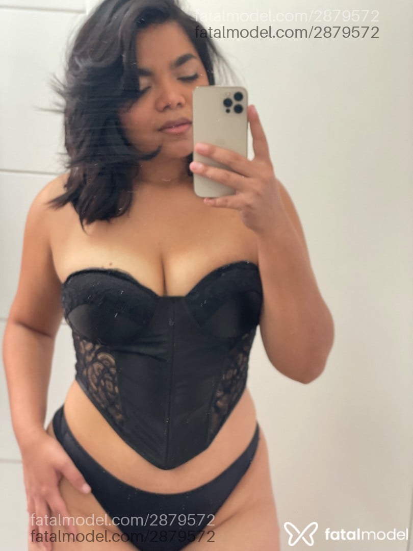 Acompanhante mulher morena (o) de olhos castanhos - Liane