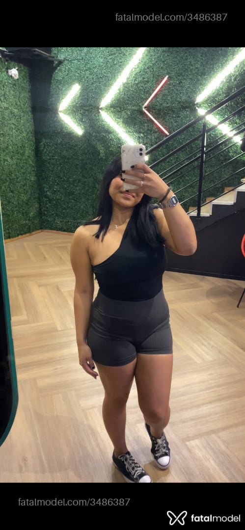 Acompanhante mulher morena (o) de olhos castanhos - Amora