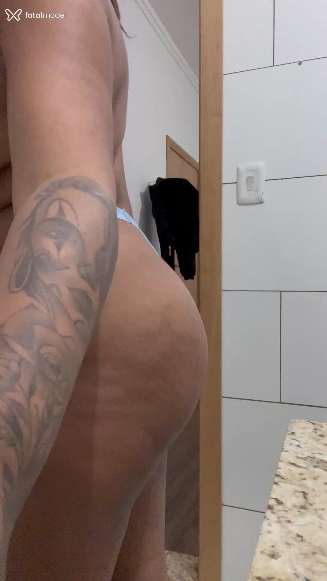 Acompanhante mulher com cabelo castanho de olhos pretos - Evelyn Moura Acompanhante mulher com cabelo castanho de olhos pretos - Evelyn Moura