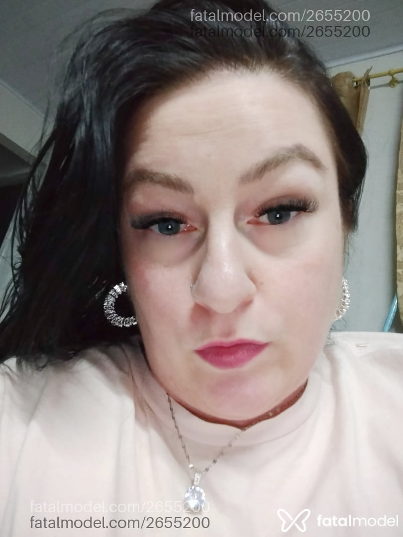 Acompanhante mulher morena (o) de olhos verdes - Ruby