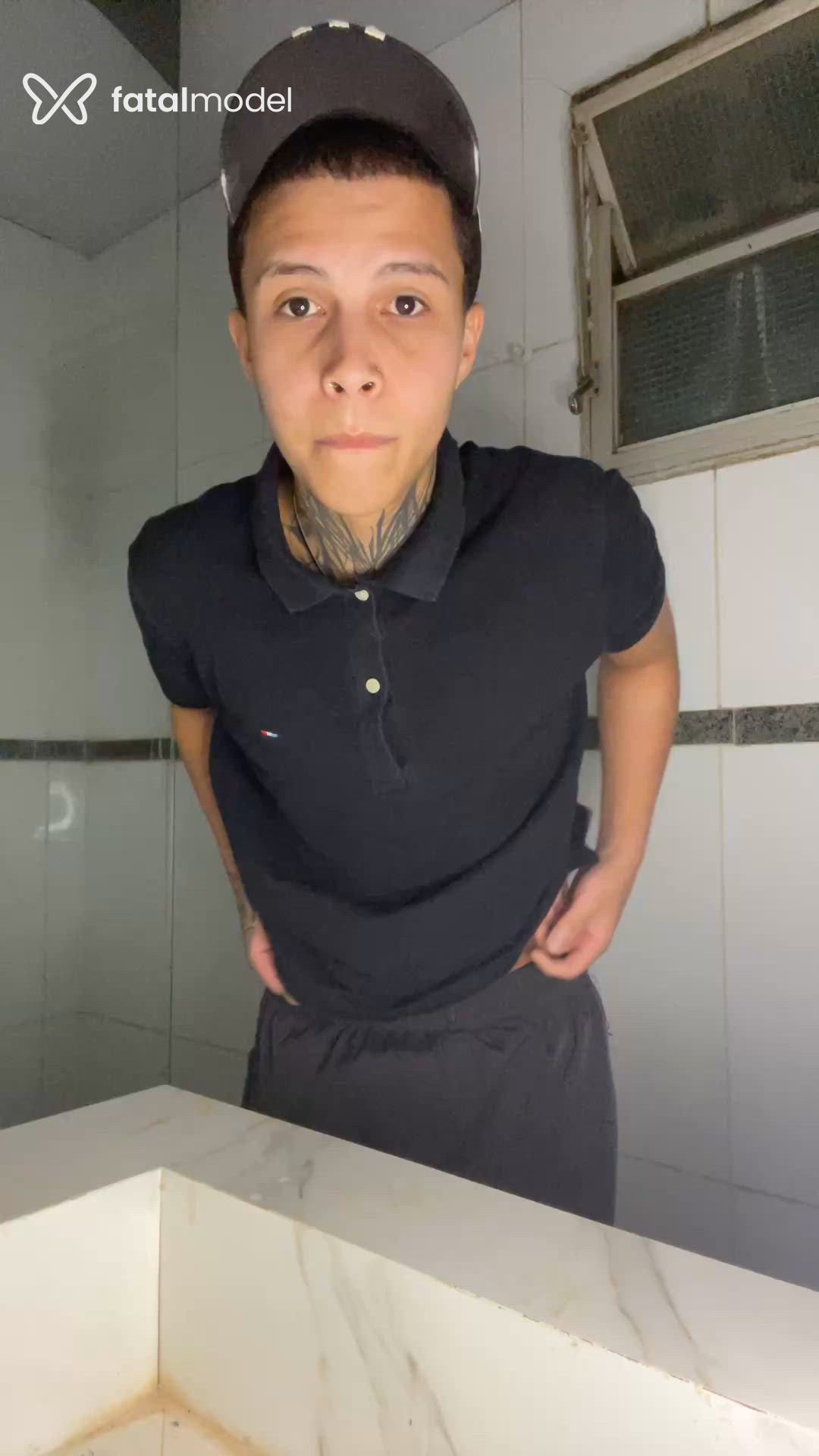 Acompanhante homem morena (o) de olhos pretos - Costah Acompanhante homem morena (o) de olhos pretos - Costah