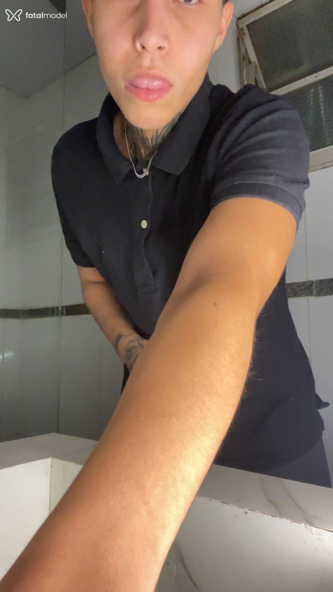 Acompanhante homem morena (o) de olhos pretos - Costah Acompanhante homem morena (o) de olhos pretos - Costah