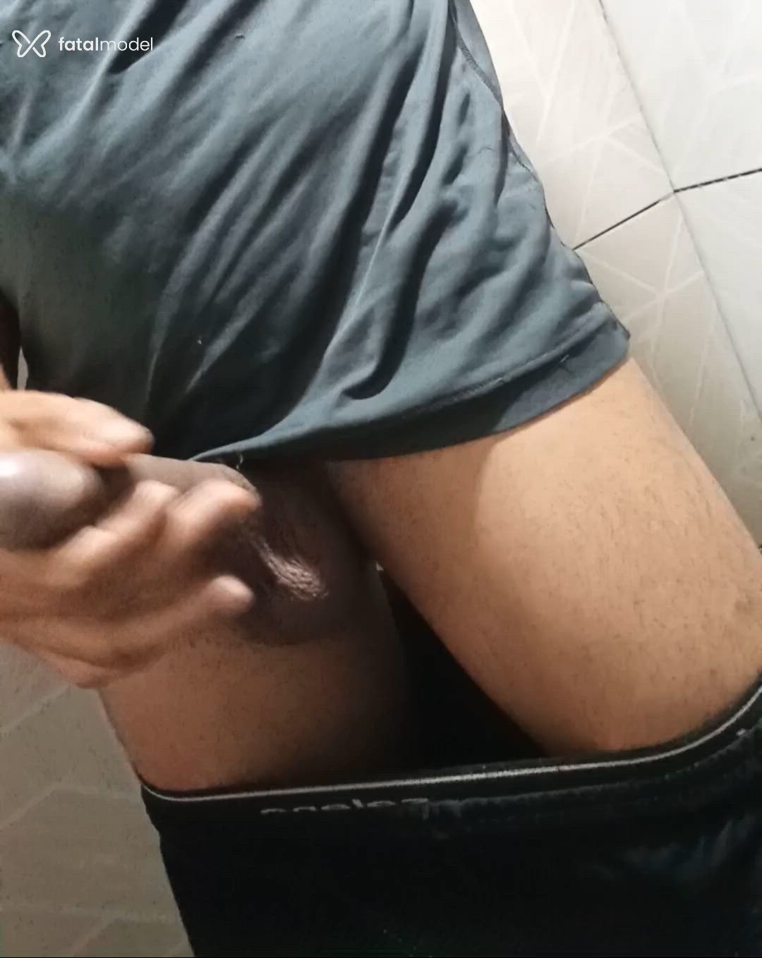 Acompanhante homem com cabelo castanho de olhos castanhos - Wmr