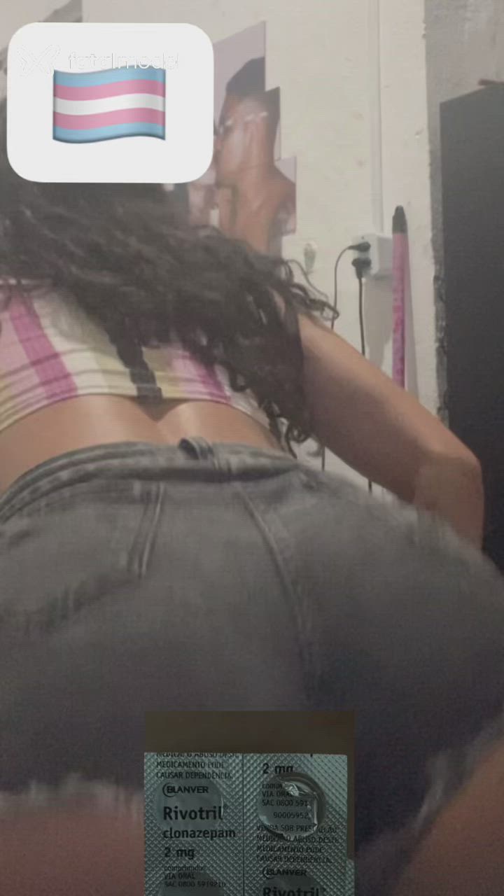 Acompanhante mulher trans morena (o) de olhos castanhos - Maite