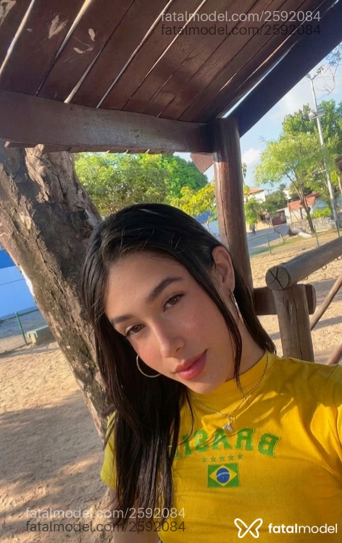 Acompanhante mulher trans morena (o) de olhos castanhos - Isadora Dickinson