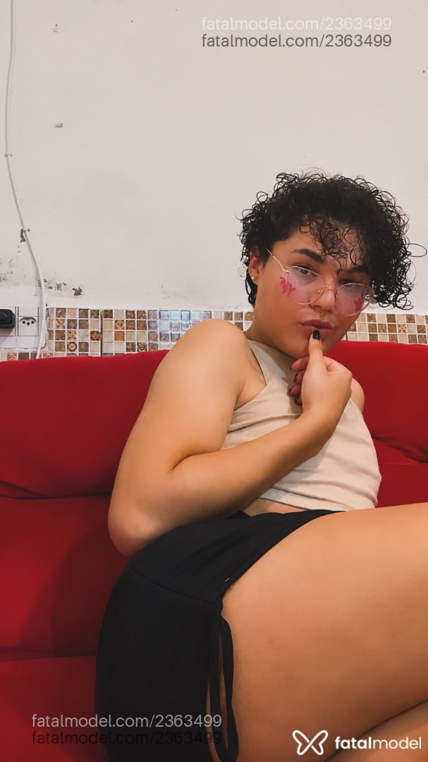 Acompanhante mulher trans morena (o) de olhos castanhos - Raissa