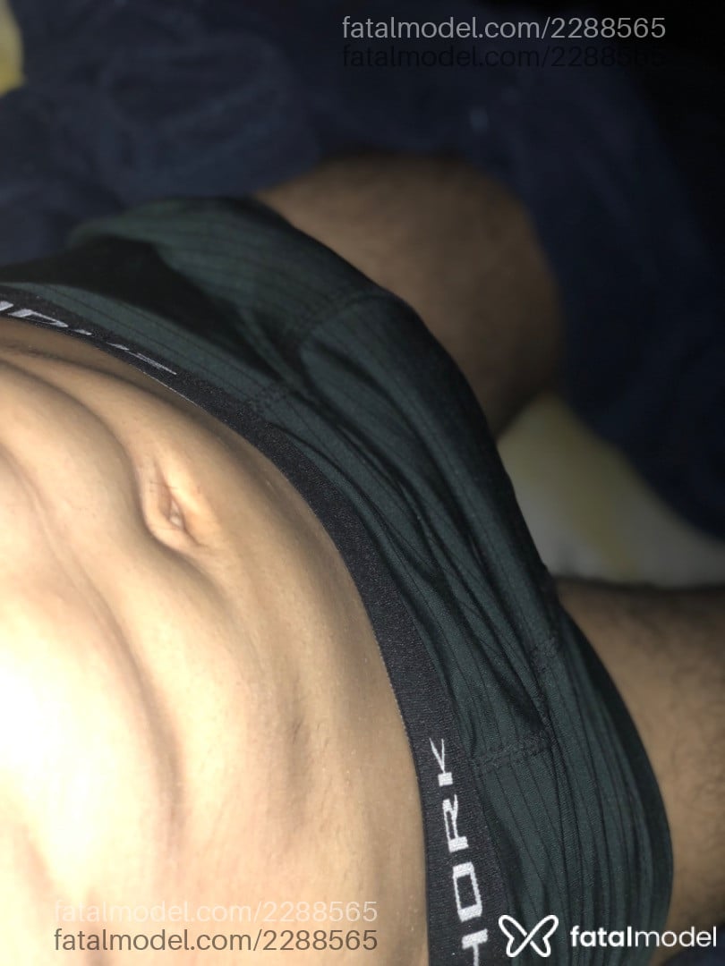 Acompanhante homem morena (o) de olhos verdes - Miranda