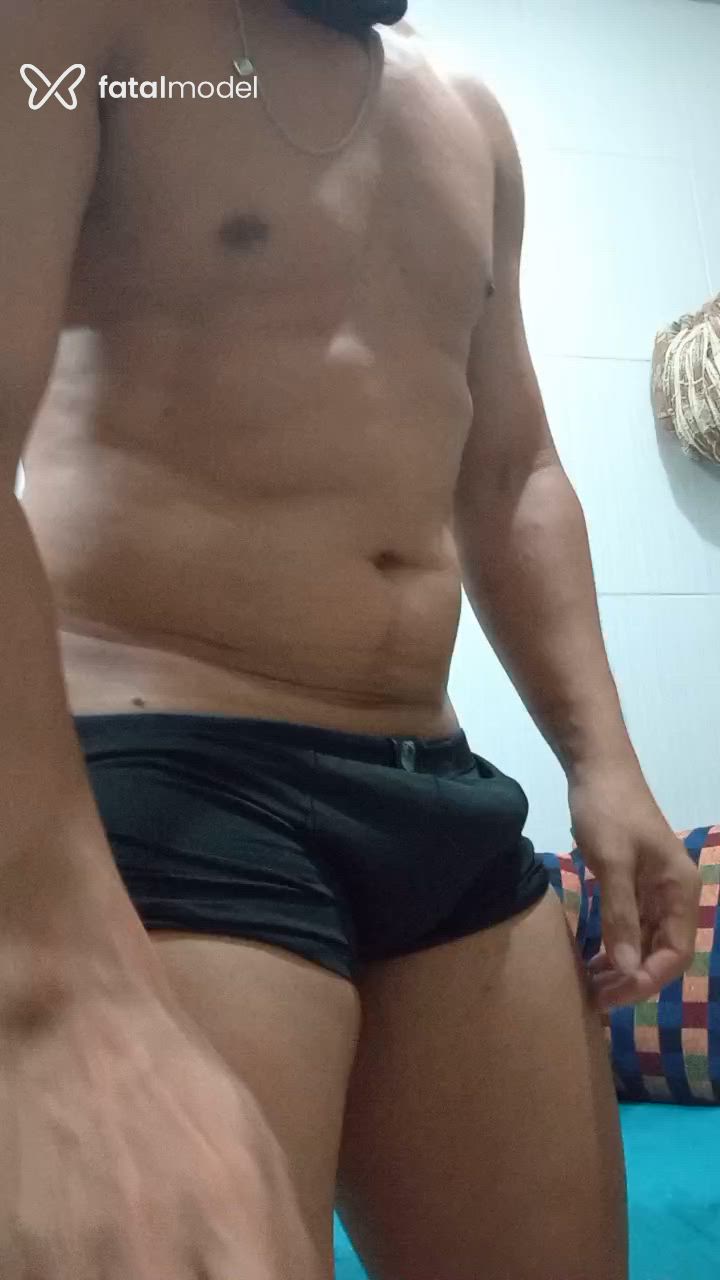 Acompanhante homem com cabelo castanho de olhos castanhos - Fabito Acompanhante homem com cabelo castanho de olhos castanhos - Fabito