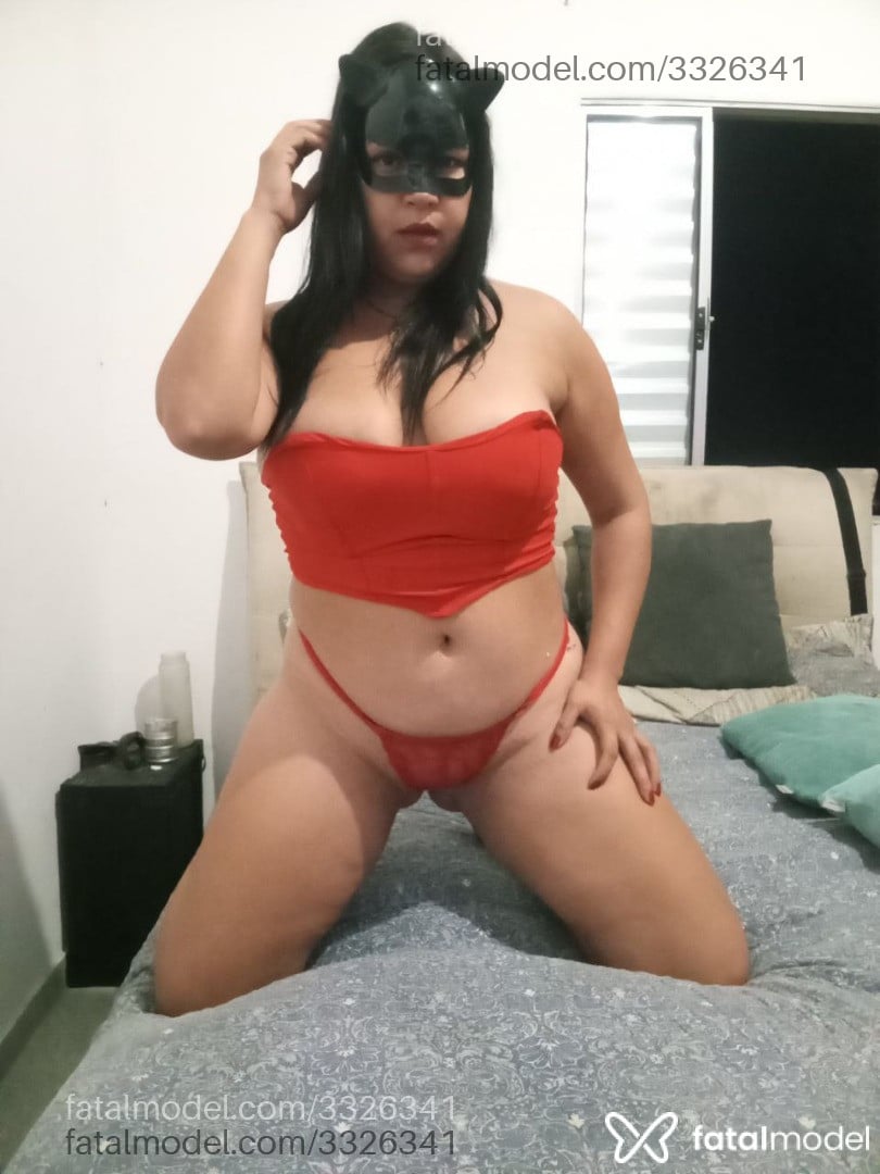 Acompanhante mulher morena (o) de olhos castanhos - Carolina Shelby Acompanhante mulher morena (o) de olhos castanhos - Carolina Shelby
