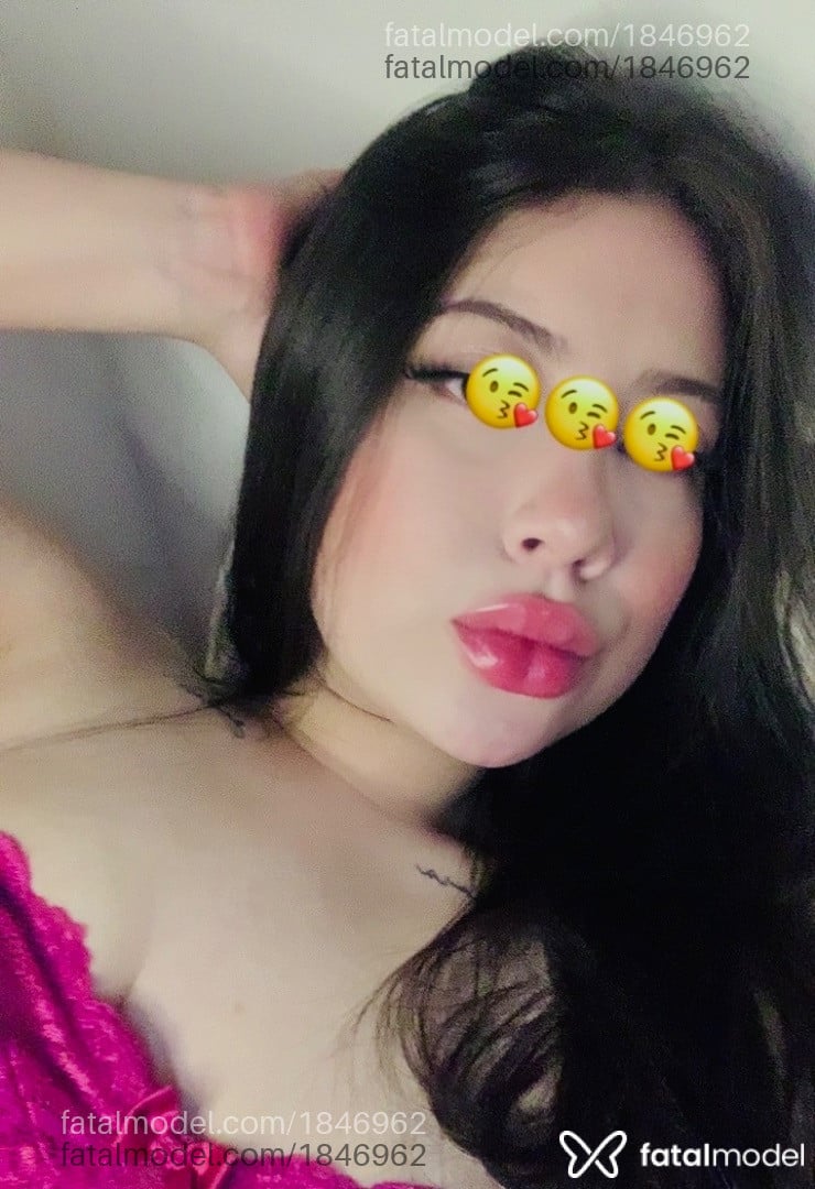 Acompanhante mulher morena (o) de olhos pretos - Violett