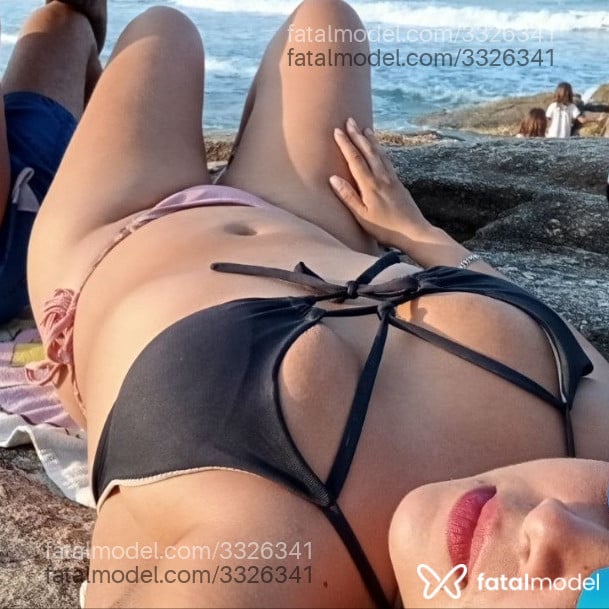 Acompanhante mulher morena (o) de olhos castanhos - Carolina Shelby Acompanhante mulher morena (o) de olhos castanhos - Carolina Shelby