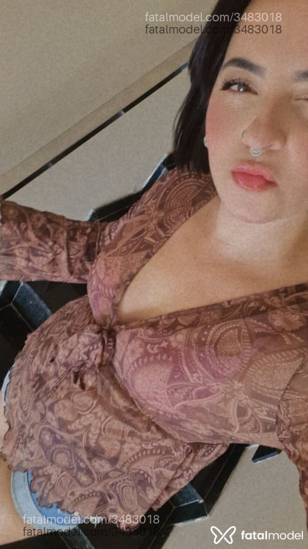 Acompanhante mulher morena (o) de olhos pretos - Bella Acompanhante mulher morena (o) de olhos pretos - Bella