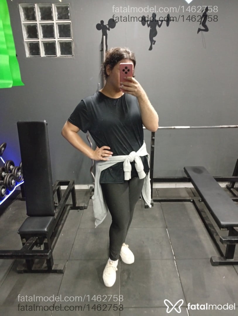 Acompanhante mulher trans com cabelo castanho de olhos castanhos - Emilly Silva