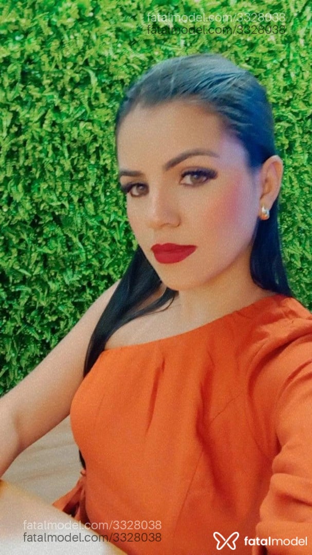 Acompanhante mulher morena (o) de olhos mel - Aurora