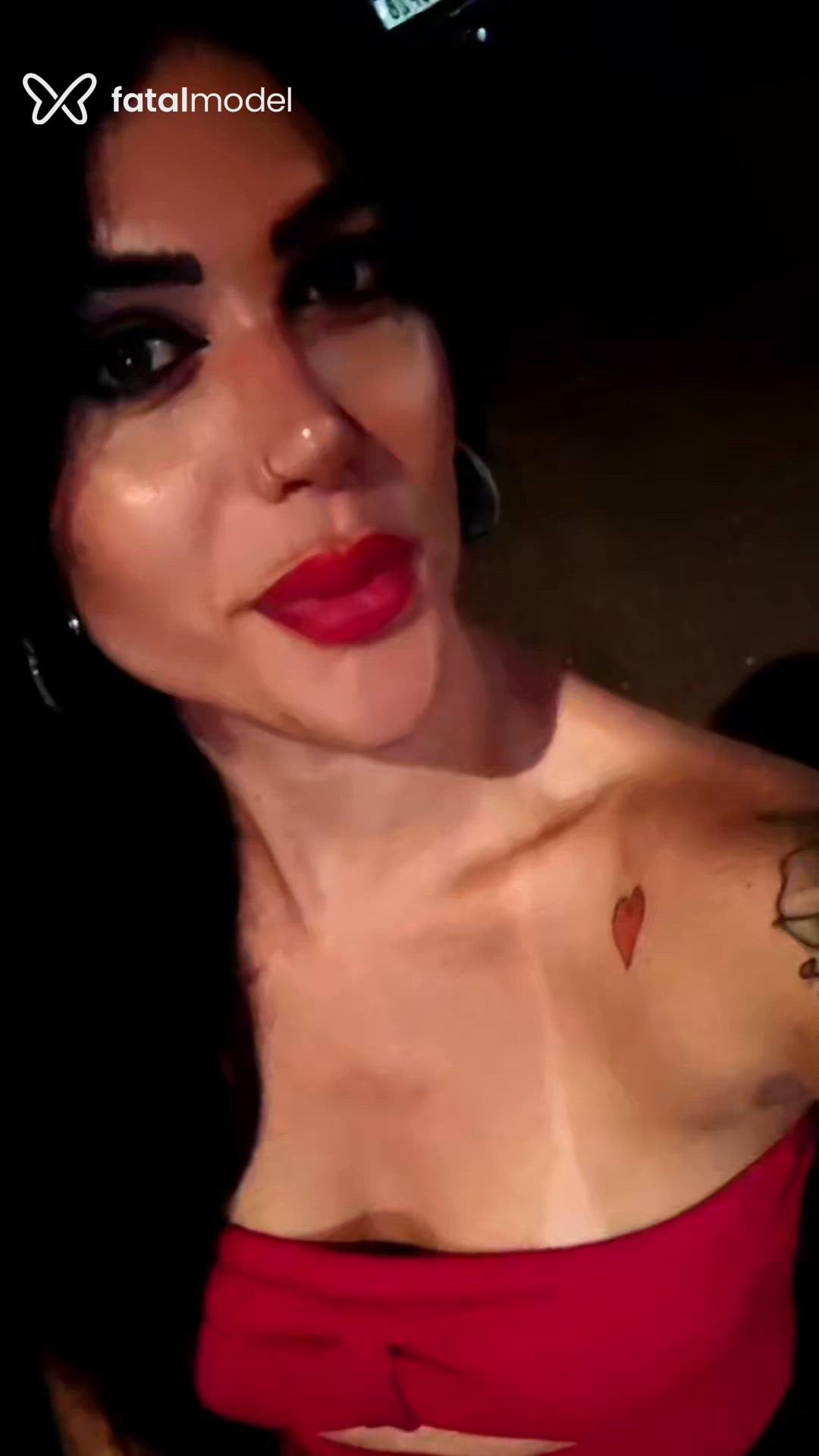 Acompanhante mulher trans morena (o) de olhos azuis - Diana Acompanhante mulher trans morena (o) de olhos azuis - Diana