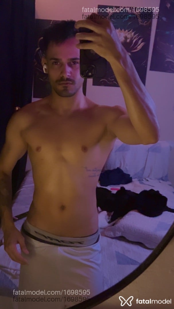 Acompanhante homem morena (o) de olhos castanhos - Guilherme