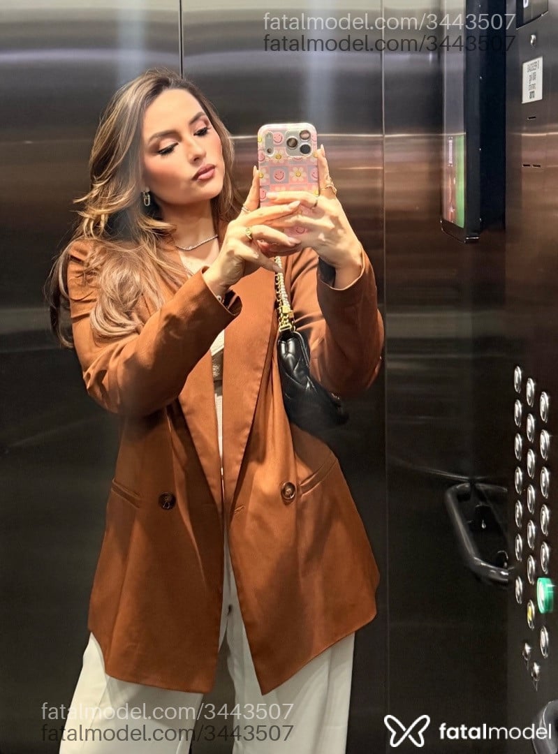 Acompanhante mulher com cabelo castanho de olhos castanhos - Cindy