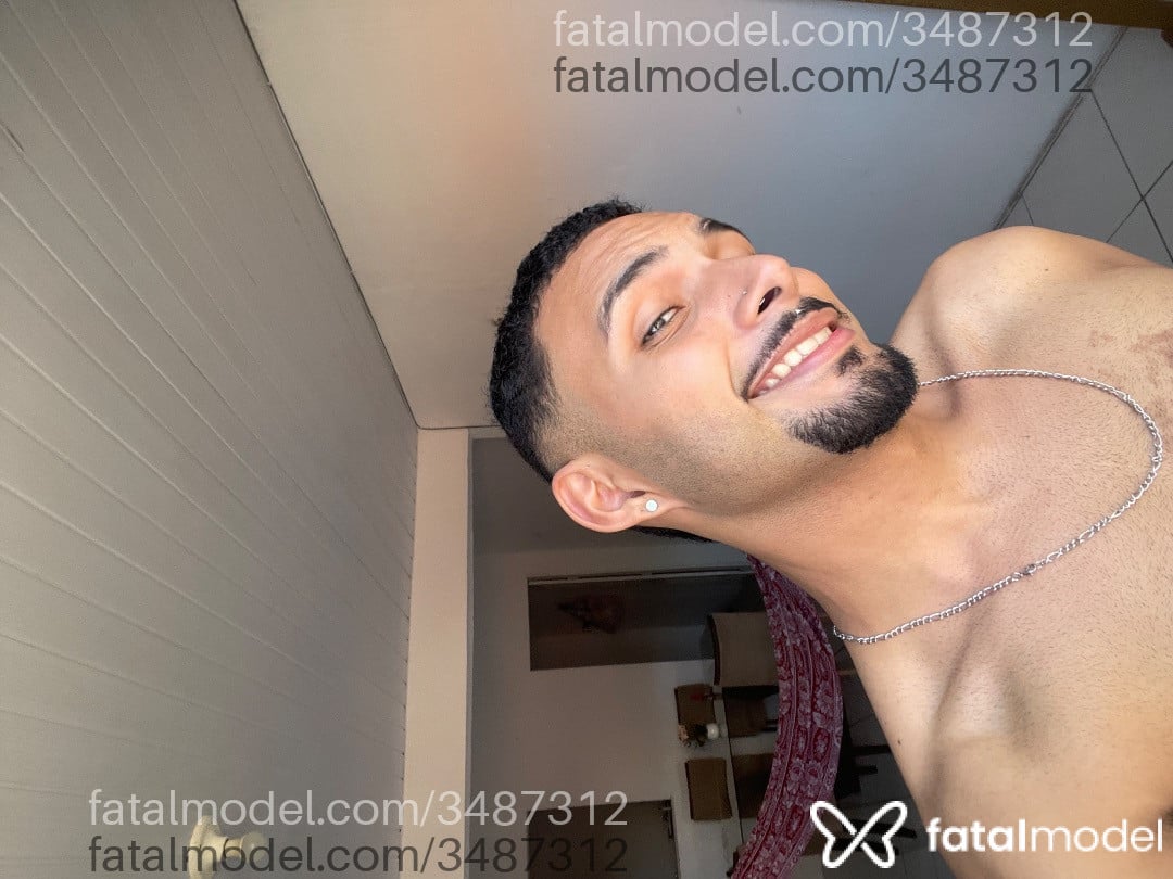 Acompanhante homem com cabelo castanho de olhos castanhos - Barão
