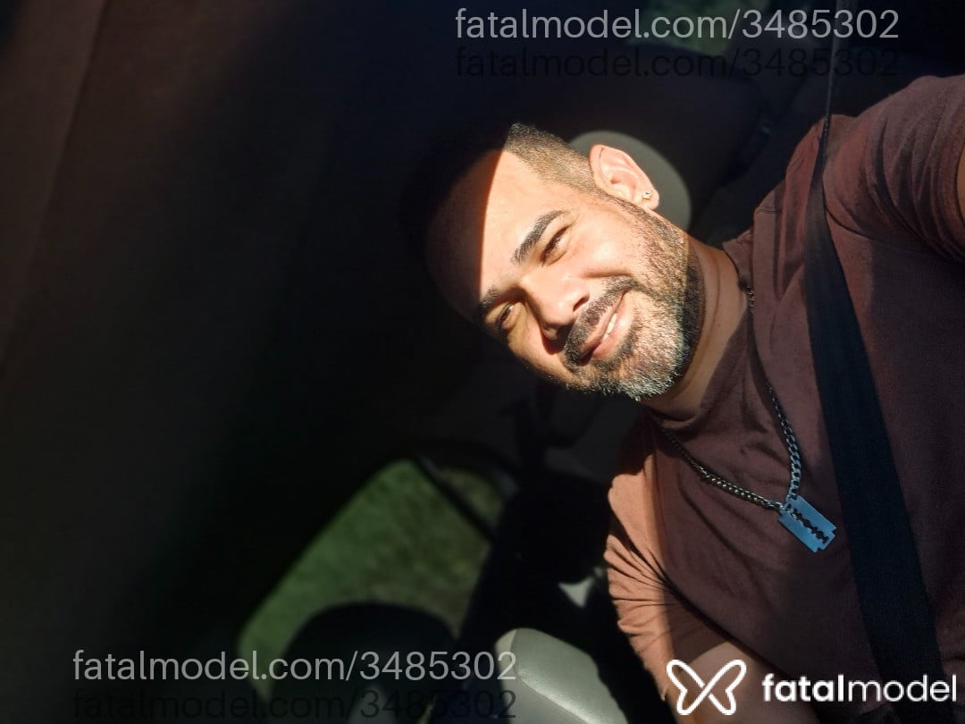 Acompanhante homem morena (o) de olhos castanhos - Gringo
