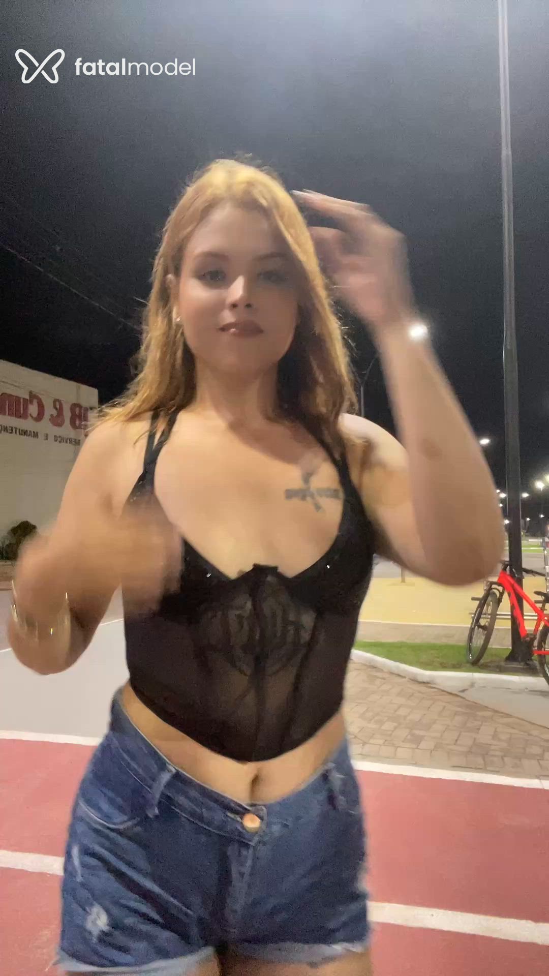 Acompanhante mulher trans com cabelo castanho de olhos castanhos - Arycia Acompanhante mulher trans com cabelo castanho de olhos castanhos - Arycia