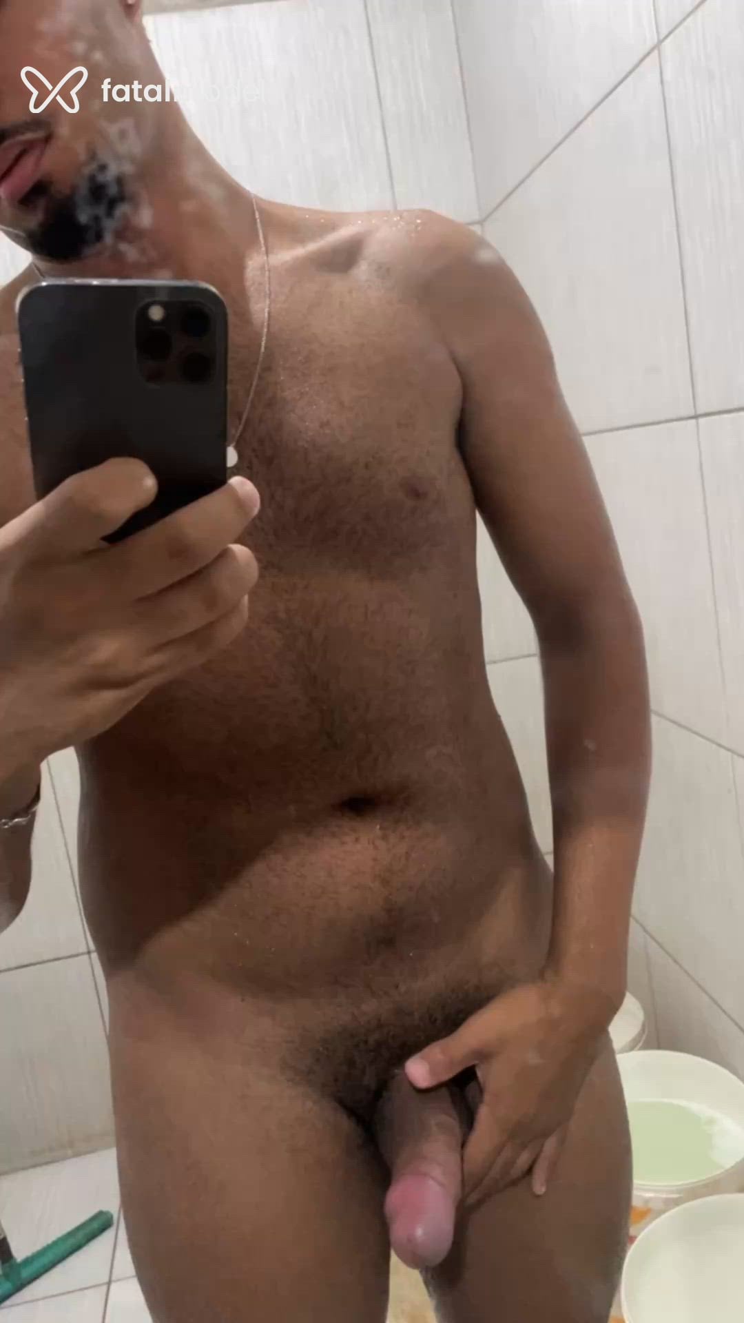 Acompanhante homem com cabelo castanho de olhos castanhos - Barão