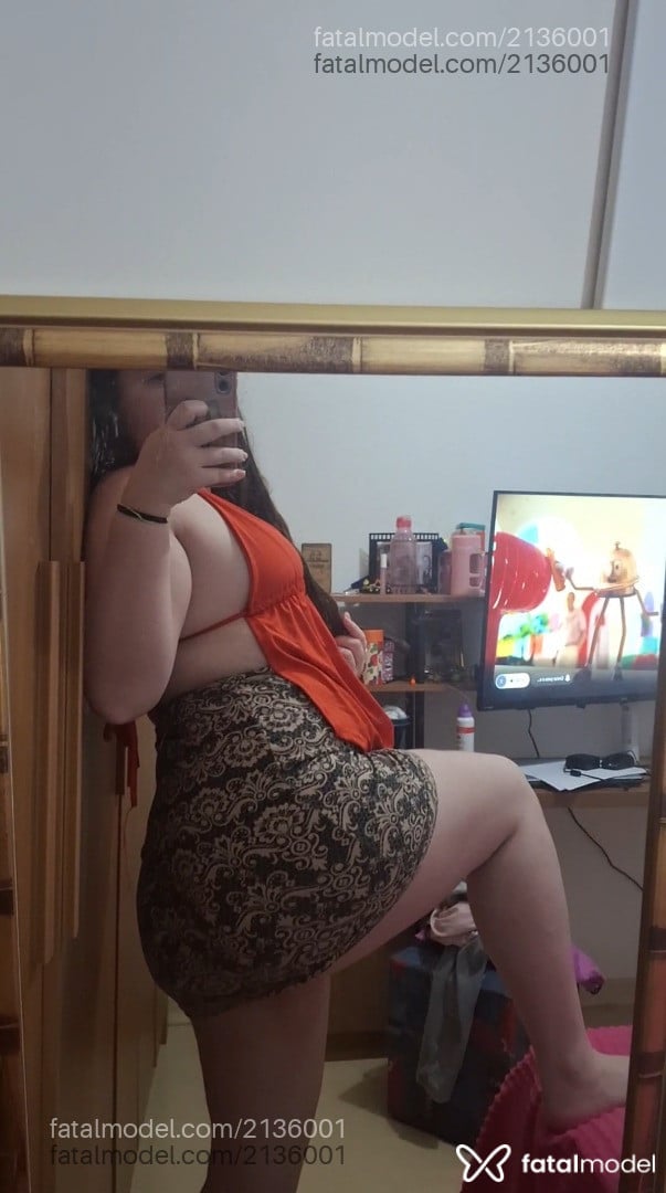 Acompanhante mulher com cabelo castanho de olhos castanhos - Biby